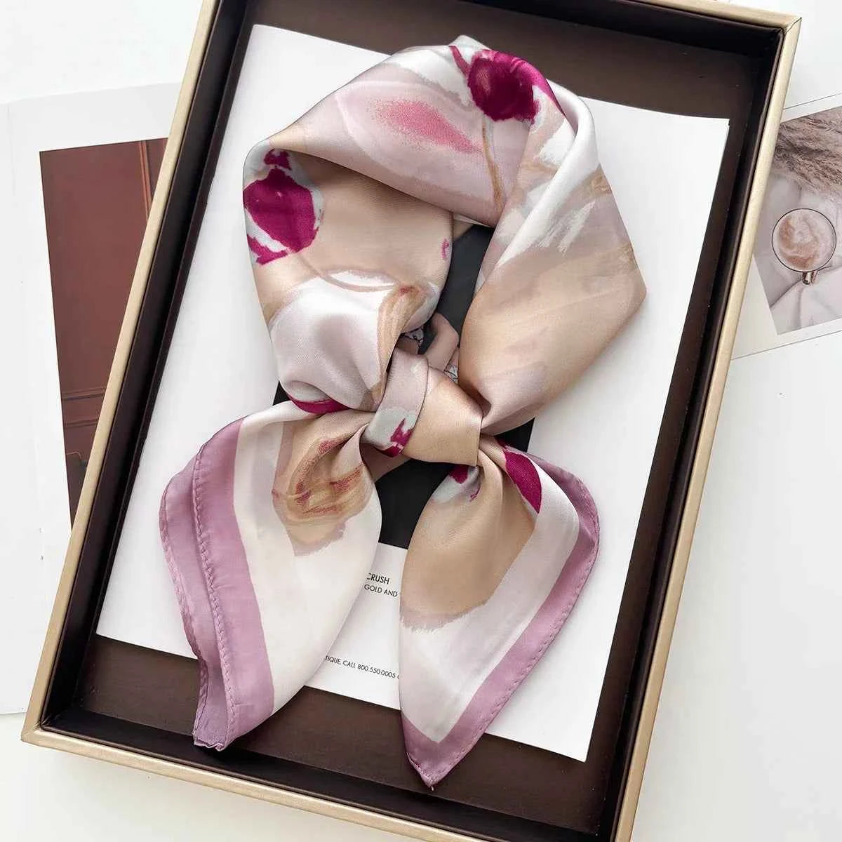 Écharpe Carrée Satin Doux